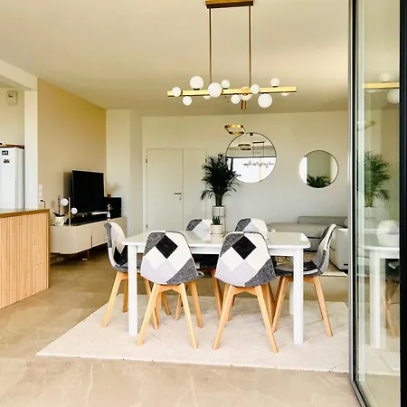 Exceptional Panoramic View Apartment *