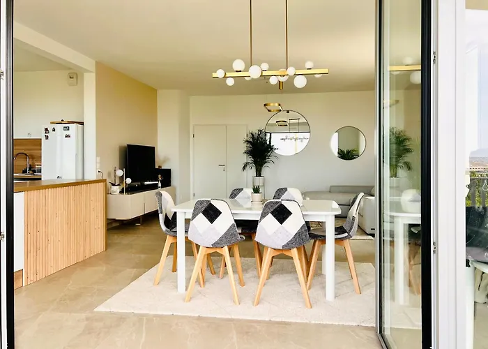 Exceptional Panoramic View Apartment *