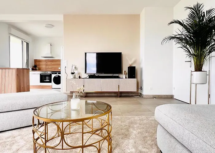 Exceptional Panoramic View Apartment